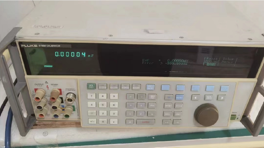 校準儀FLUKE5700 1.png